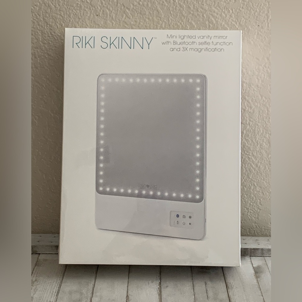 Riki Skinny Mirror- Never Been Opened, White, New in Package